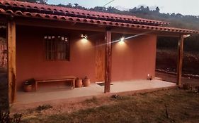 Vila Sincorá - Chalé para 4 pessoas com cozinha a 2 km da portaria da Cachoeira do Buracão
